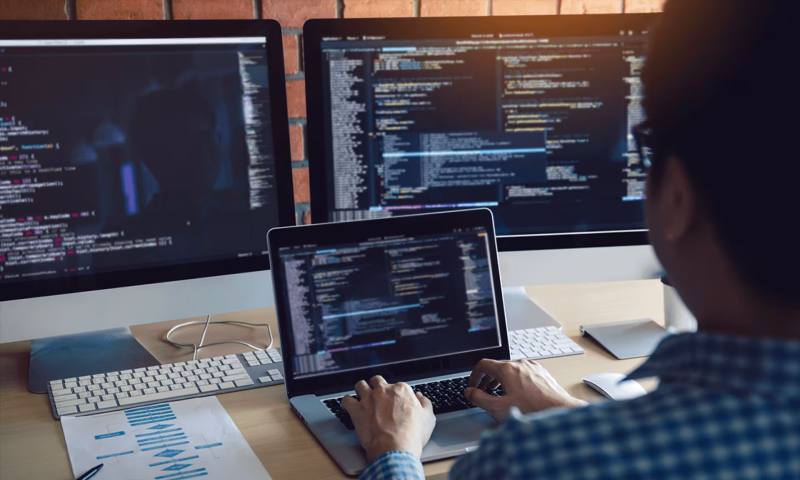 数据科学选型:R与Python如何赋能黑山县网站建设?